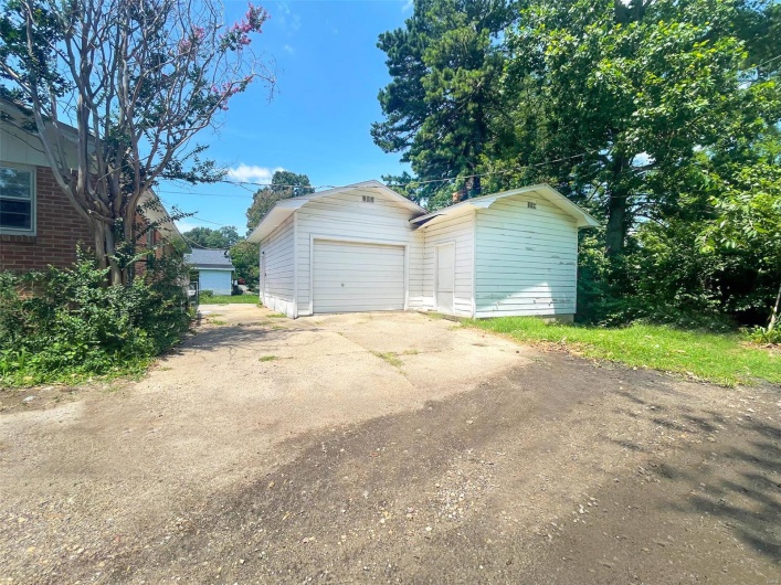 106 W Grant, Dexter, Missouri 63841, 3 Bedrooms Bedrooms, 9 Rooms Rooms,2 BathroomsBathrooms,Residential,For Sale,W Grant,MAR24035135