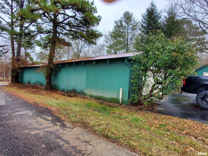 2525 EDGEWOOD Lane, Carbondale, Illinois 62901, 4 Bedrooms Bedrooms, 0 ,3 BathroomsBathrooms,Residential,For Sale,EDGEWOOD,0,RMAEB454423