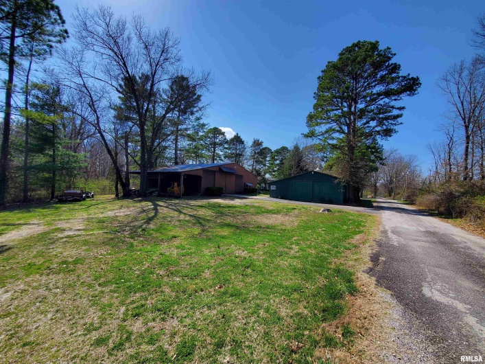 2525 EDGEWOOD Lane, Carbondale, Illinois 62901, 4 Bedrooms Bedrooms, 0 ,3 BathroomsBathrooms,Residential,For Sale,EDGEWOOD,0,RMAEB454423