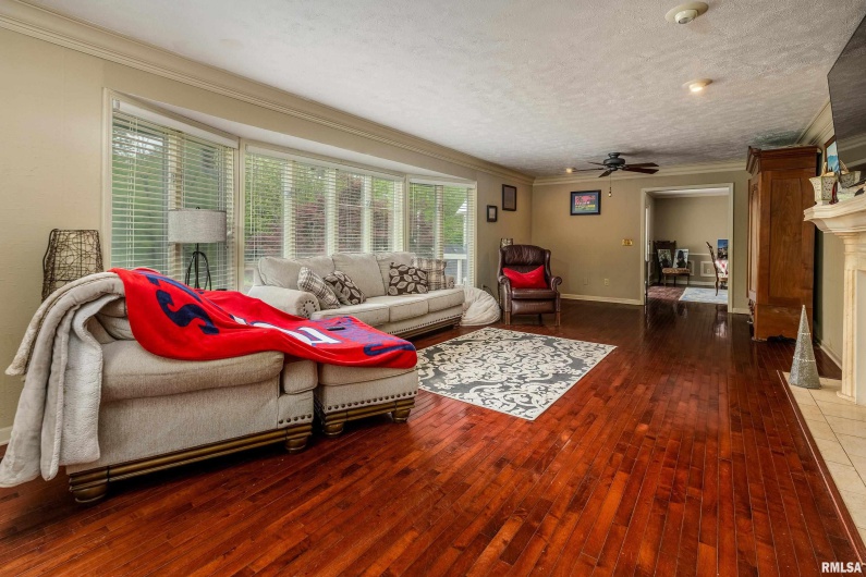 2525 EDGEWOOD Lane, Carbondale, Illinois 62901, 4 Bedrooms Bedrooms, 0 ,3 BathroomsBathrooms,Residential,For Sale,EDGEWOOD,0,RMAEB454423