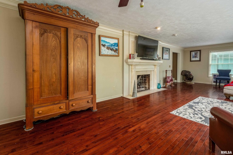 2525 EDGEWOOD Lane, Carbondale, Illinois 62901, 4 Bedrooms Bedrooms, 0 ,3 BathroomsBathrooms,Residential,For Sale,EDGEWOOD,0,RMAEB454423