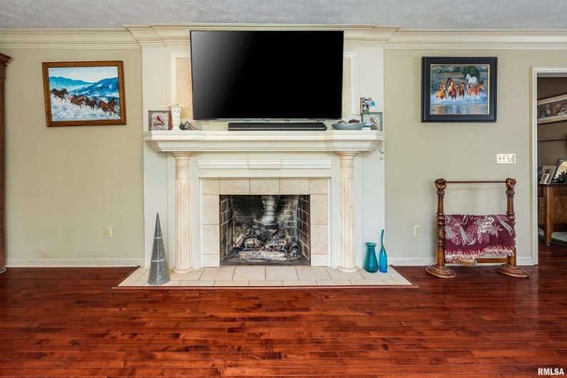 2525 EDGEWOOD Lane, Carbondale, Illinois 62901, 4 Bedrooms Bedrooms, 0 ,3 BathroomsBathrooms,Residential,For Sale,EDGEWOOD,0,RMAEB454423