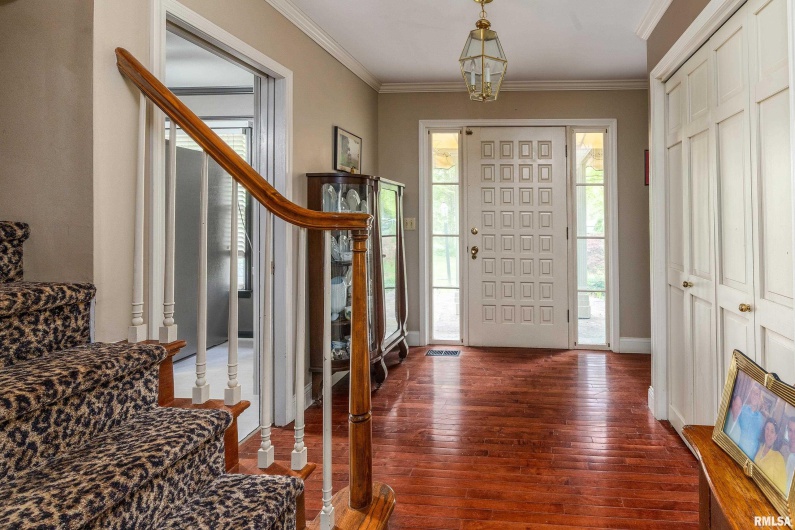 2525 EDGEWOOD Lane, Carbondale, Illinois 62901, 4 Bedrooms Bedrooms, 0 ,3 BathroomsBathrooms,Residential,For Sale,EDGEWOOD,0,RMAEB454423