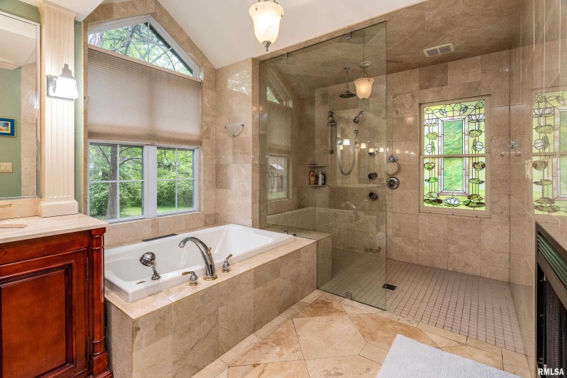 2525 EDGEWOOD Lane, Carbondale, Illinois 62901, 4 Bedrooms Bedrooms, 0 ,3 BathroomsBathrooms,Residential,For Sale,EDGEWOOD,0,RMAEB454423