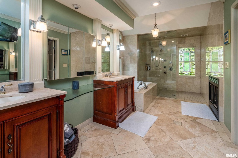 2525 EDGEWOOD Lane, Carbondale, Illinois 62901, 4 Bedrooms Bedrooms, 0 ,3 BathroomsBathrooms,Residential,For Sale,EDGEWOOD,0,RMAEB454423