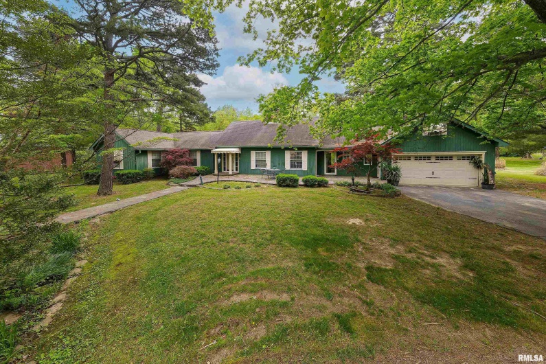 2525 EDGEWOOD Lane, Carbondale, Illinois 62901, 4 Bedrooms Bedrooms, 0 ,3 BathroomsBathrooms,Residential,For Sale,EDGEWOOD,0,RMAEB454423