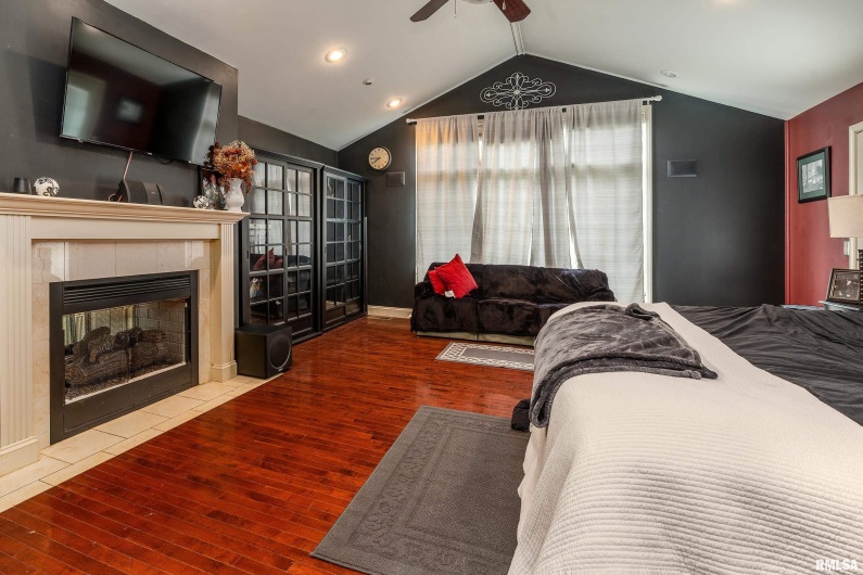 2525 EDGEWOOD Lane, Carbondale, Illinois 62901, 4 Bedrooms Bedrooms, 0 ,3 BathroomsBathrooms,Residential,For Sale,EDGEWOOD,0,RMAEB454423