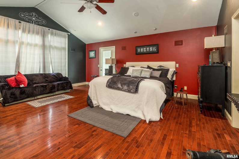 2525 EDGEWOOD Lane, Carbondale, Illinois 62901, 4 Bedrooms Bedrooms, 0 ,3 BathroomsBathrooms,Residential,For Sale,EDGEWOOD,0,RMAEB454423