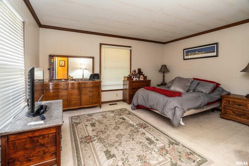 2525 EDGEWOOD Lane, Carbondale, Illinois 62901, 4 Bedrooms Bedrooms, 0 ,3 BathroomsBathrooms,Residential,For Sale,EDGEWOOD,0,RMAEB454423