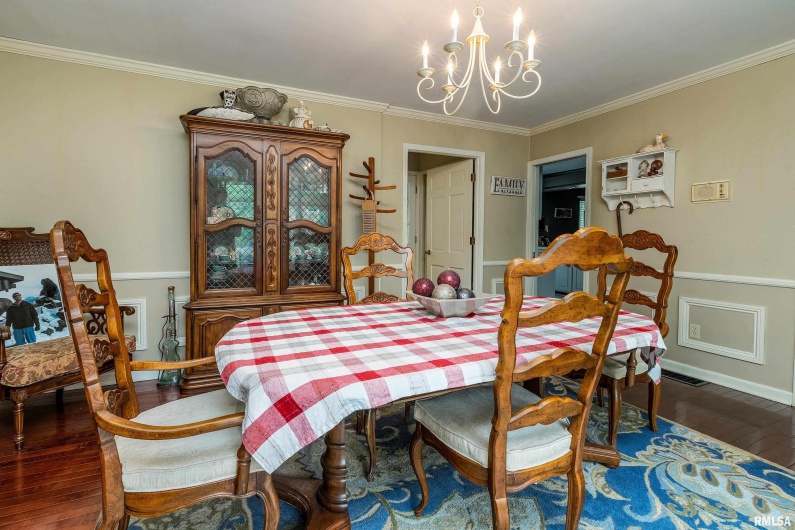 2525 EDGEWOOD Lane, Carbondale, Illinois 62901, 4 Bedrooms Bedrooms, 0 ,3 BathroomsBathrooms,Residential,For Sale,EDGEWOOD,0,RMAEB454423
