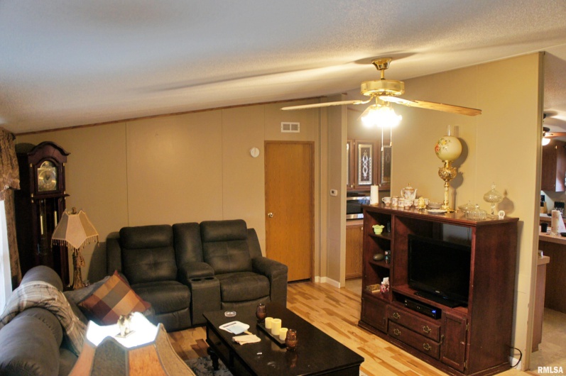 6752 US 45 Road, Brookport, Illinois 62910, 3 Bedrooms Bedrooms, 0 ,2 BathroomsBathrooms,Residential,For Sale,US 45,0,RMAEB452174