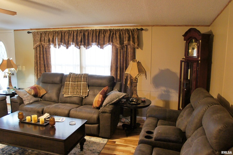 6752 US 45 Road, Brookport, Illinois 62910, 3 Bedrooms Bedrooms, 0 ,2 BathroomsBathrooms,Residential,For Sale,US 45,0,RMAEB452174