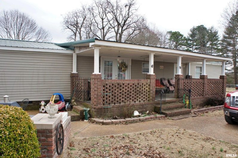 6752 US 45 Road, Brookport, Illinois 62910, 3 Bedrooms Bedrooms, 0 ,2 BathroomsBathrooms,Residential,For Sale,US 45,0,RMAEB452174