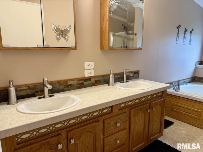 20 Xanders Lane, Golconda, Illinois 62938, 2 Bedrooms Bedrooms, 0 ,2 BathroomsBathrooms,Residential,For Sale,Xanders,0,RMAEB454285