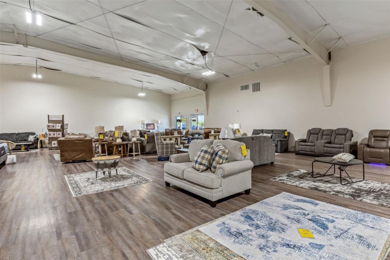 650 Walton Drive, Farmington, Missouri 63640, ,Commercial Sale,For Sale,Walton,MAR24044047