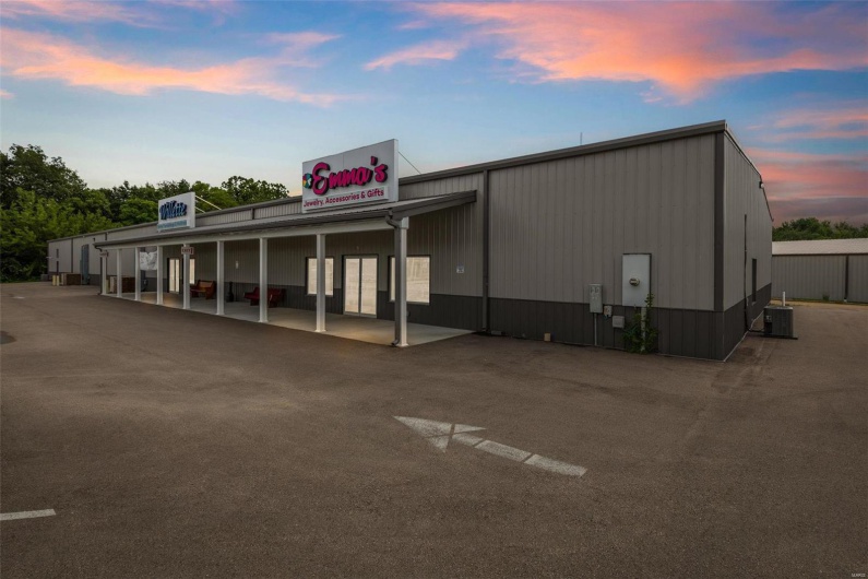 650 Walton Drive, Farmington, Missouri 63640, ,Commercial Sale,For Sale,Walton,MAR24044047