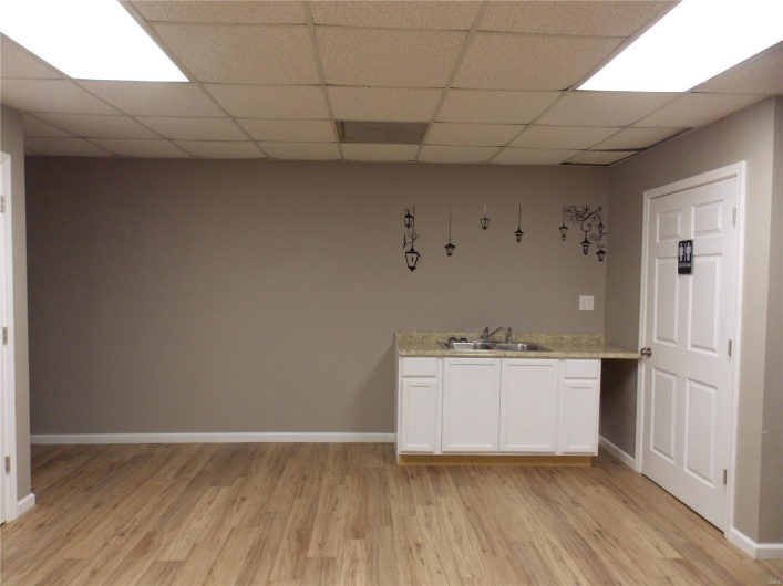 924 Ida, Poplar Bluff, Missouri 63901, ,Commercial Lease,For Sale,Ida,MAR24003510