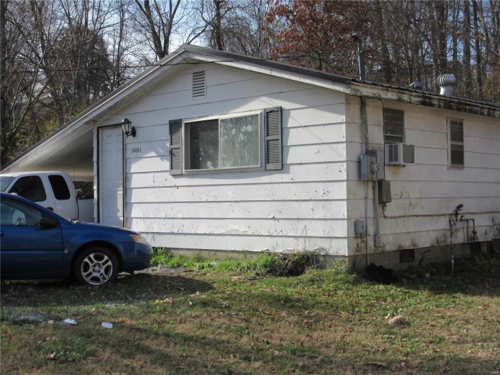 1601 Wallace, Poplar Bluff, Missouri 63901, 2 Bedrooms Bedrooms, 4 Rooms Rooms,1 BathroomBathrooms,Residential,For Sale,Wallace,MAR23074667