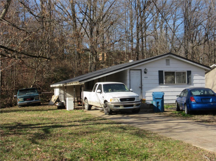1601 Wallace, Poplar Bluff, Missouri 63901, 2 Bedrooms Bedrooms, 4 Rooms Rooms,1 BathroomBathrooms,Residential,For Sale,Wallace,MAR23074667