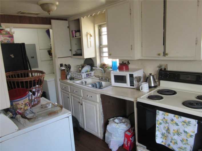 1601 Wallace, Poplar Bluff, Missouri 63901, 2 Bedrooms Bedrooms, 4 Rooms Rooms,1 BathroomBathrooms,Residential,For Sale,Wallace,MAR23074667