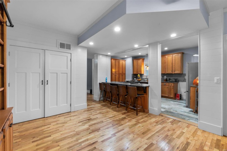 374 Park Avenue, Cape Girardeau, Missouri 63701, 3 Bedrooms Bedrooms, 9 Rooms Rooms,2 BathroomsBathrooms,Residential,For Sale,Park,MAR24031126