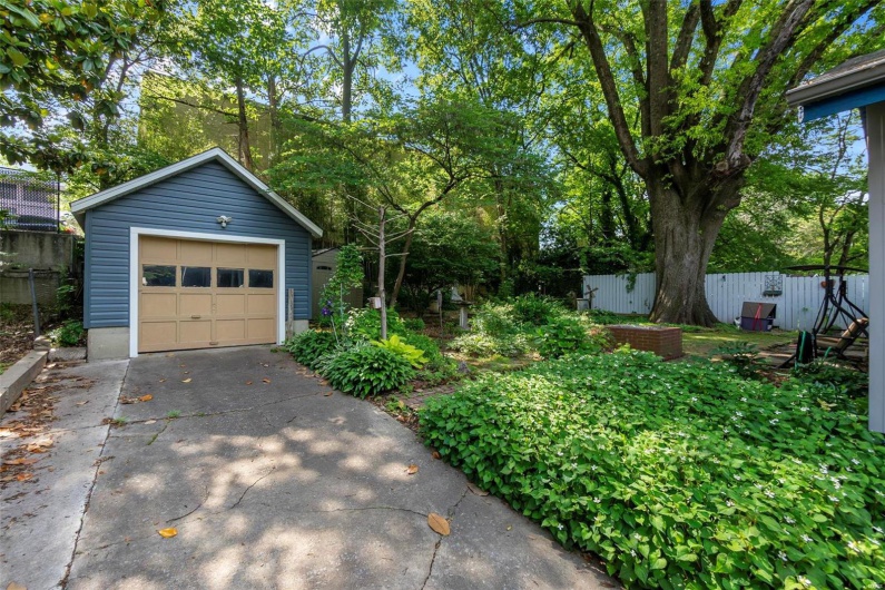 374 Park Avenue, Cape Girardeau, Missouri 63701, 3 Bedrooms Bedrooms, 9 Rooms Rooms,2 BathroomsBathrooms,Residential,For Sale,Park,MAR24031126