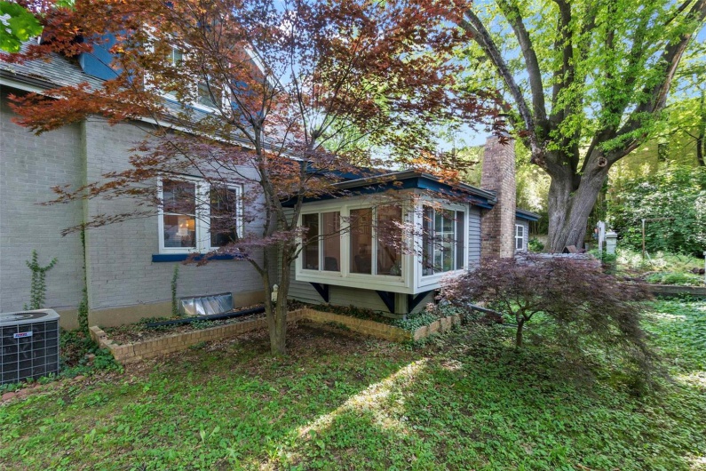 374 Park Avenue, Cape Girardeau, Missouri 63701, 3 Bedrooms Bedrooms, 9 Rooms Rooms,2 BathroomsBathrooms,Residential,For Sale,Park,MAR24031126