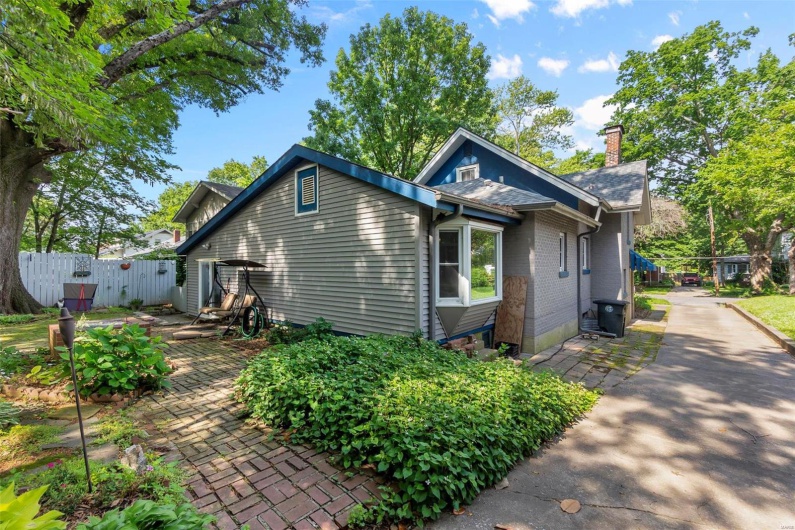 374 Park Avenue, Cape Girardeau, Missouri 63701, 3 Bedrooms Bedrooms, 9 Rooms Rooms,2 BathroomsBathrooms,Residential,For Sale,Park,MAR24031126
