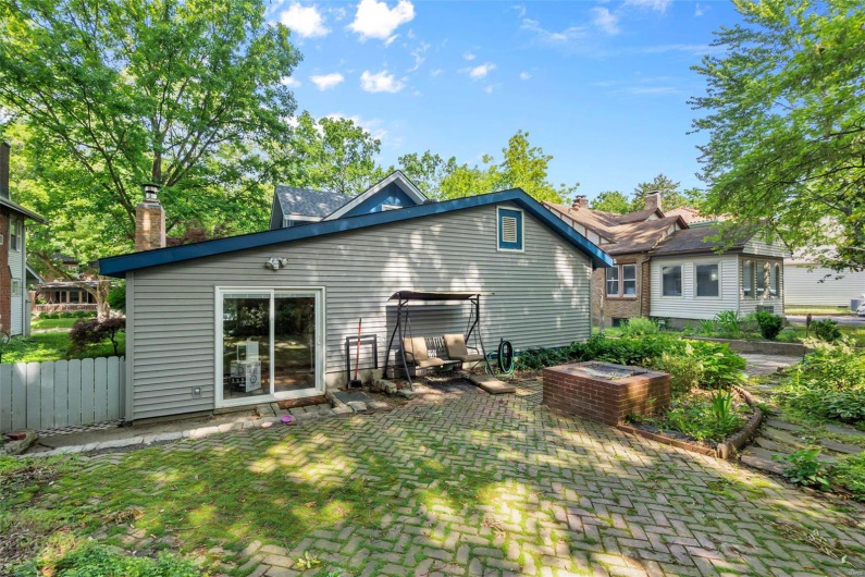 374 Park Avenue, Cape Girardeau, Missouri 63701, 3 Bedrooms Bedrooms, 9 Rooms Rooms,2 BathroomsBathrooms,Residential,For Sale,Park,MAR24031126
