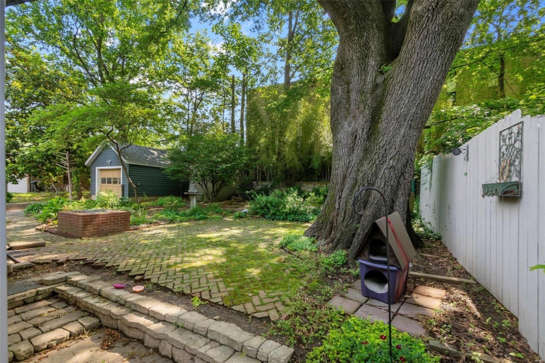 374 Park Avenue, Cape Girardeau, Missouri 63701, 3 Bedrooms Bedrooms, 9 Rooms Rooms,2 BathroomsBathrooms,Residential,For Sale,Park,MAR24031126