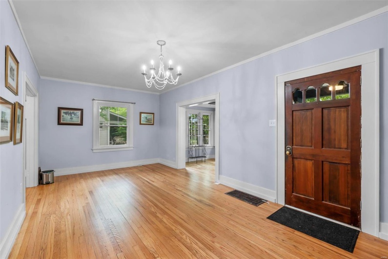 374 Park Avenue, Cape Girardeau, Missouri 63701, 3 Bedrooms Bedrooms, 9 Rooms Rooms,2 BathroomsBathrooms,Residential,For Sale,Park,MAR24031126