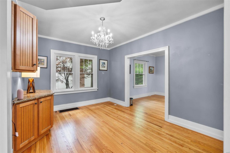 374 Park Avenue, Cape Girardeau, Missouri 63701, 3 Bedrooms Bedrooms, 9 Rooms Rooms,2 BathroomsBathrooms,Residential,For Sale,Park,MAR24031126
