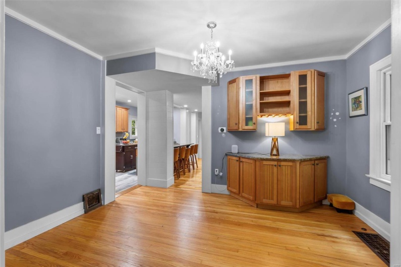 374 Park Avenue, Cape Girardeau, Missouri 63701, 3 Bedrooms Bedrooms, 9 Rooms Rooms,2 BathroomsBathrooms,Residential,For Sale,Park,MAR24031126