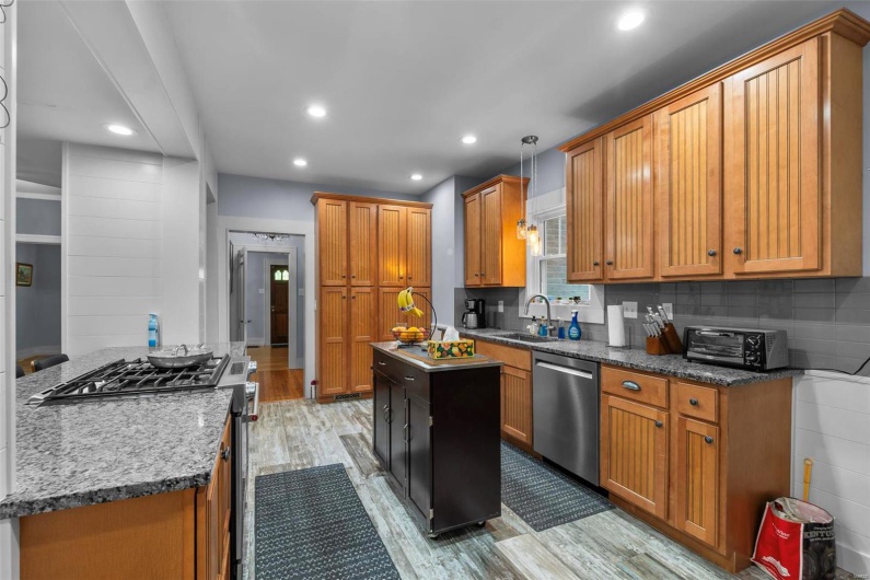 374 Park Avenue, Cape Girardeau, Missouri 63701, 3 Bedrooms Bedrooms, 9 Rooms Rooms,2 BathroomsBathrooms,Residential,For Sale,Park,MAR24031126