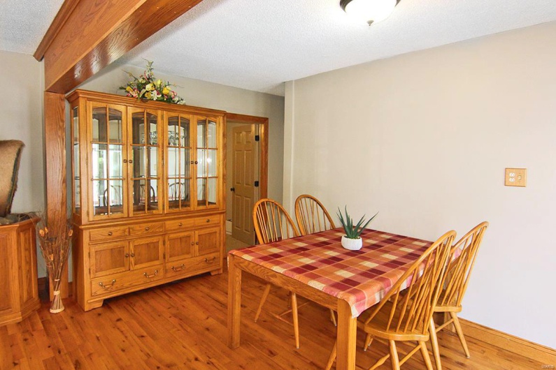 2110 Bainbridge Road, Jackson, Missouri 63755, 4 Bedrooms Bedrooms, 10 Rooms Rooms,3 BathroomsBathrooms,Residential,For Sale,Bainbridge,MAR24046732