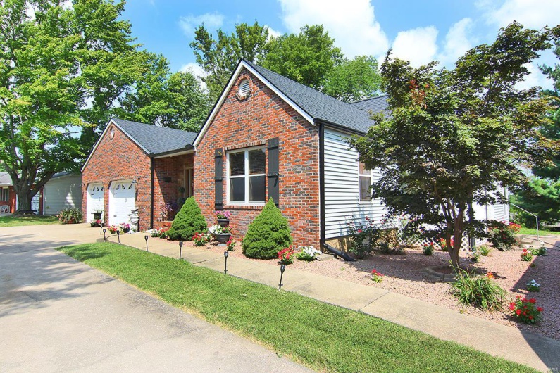 2110 Bainbridge Road, Jackson, Missouri 63755, 4 Bedrooms Bedrooms, 10 Rooms Rooms,3 BathroomsBathrooms,Residential,For Sale,Bainbridge,MAR24046732