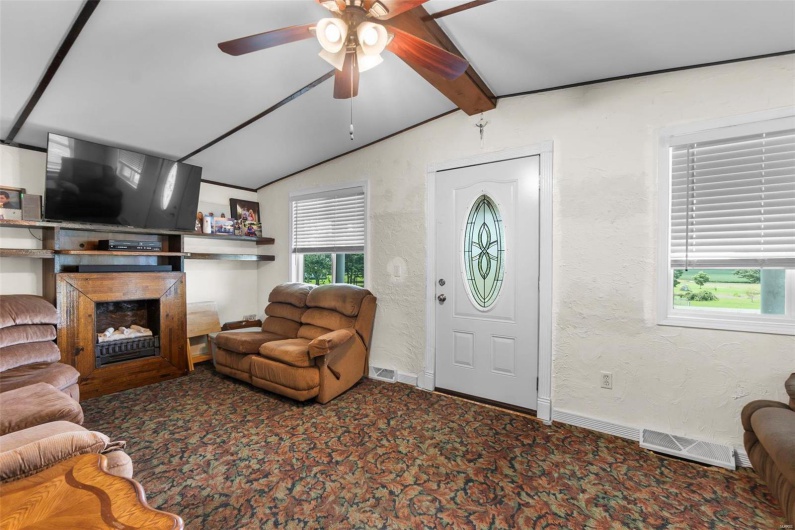 10912 State Highway 77, Chaffee, Missouri 63740, 5 Bedrooms Bedrooms, 6 Rooms Rooms,3 BathroomsBathrooms,Residential,For Sale,State Highway 77,MAR24048731