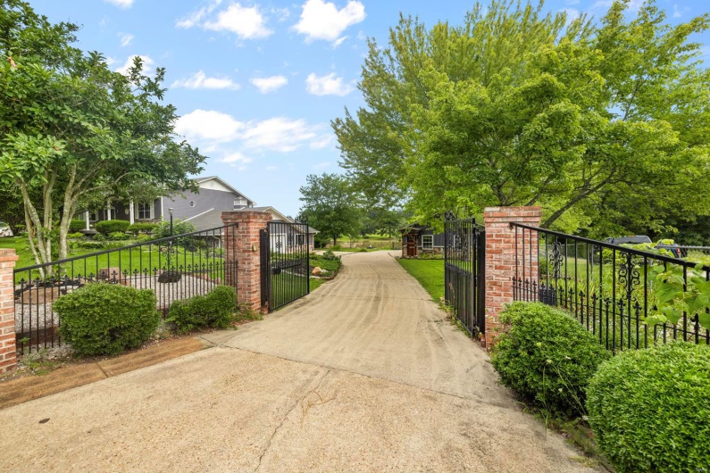547 County Road 448, Poplar Bluff, Missouri 63901, 5 Bedrooms Bedrooms, 10 Rooms Rooms,4 BathroomsBathrooms,Residential,For Sale,County Road 448,MAR24043174