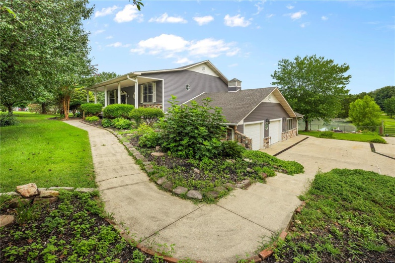 547 County Road 448, Poplar Bluff, Missouri 63901, 5 Bedrooms Bedrooms, 10 Rooms Rooms,4 BathroomsBathrooms,Residential,For Sale,County Road 448,MAR24043174