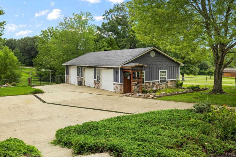 547 County Road 448, Poplar Bluff, Missouri 63901, 5 Bedrooms Bedrooms, 10 Rooms Rooms,4 BathroomsBathrooms,Residential,For Sale,County Road 448,MAR24043174