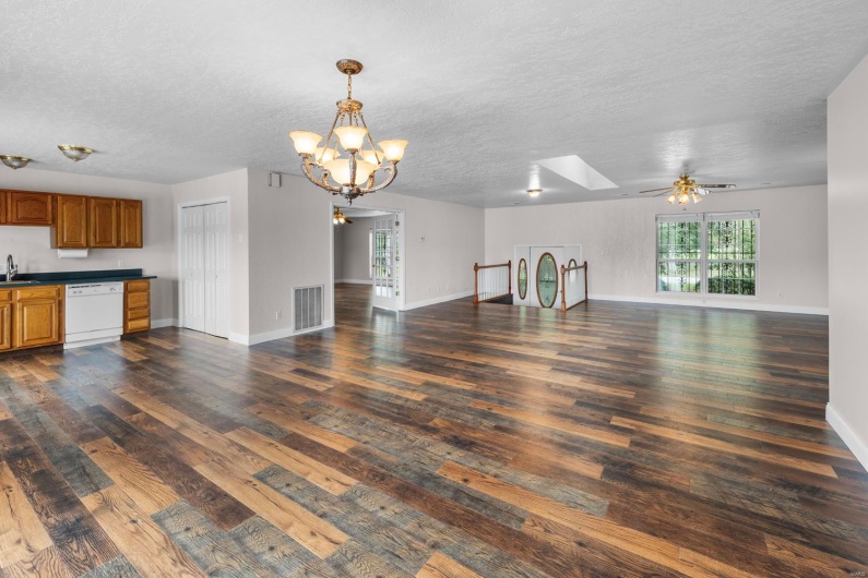 547 County Road 448, Poplar Bluff, Missouri 63901, 5 Bedrooms Bedrooms, 10 Rooms Rooms,4 BathroomsBathrooms,Residential,For Sale,County Road 448,MAR24043174