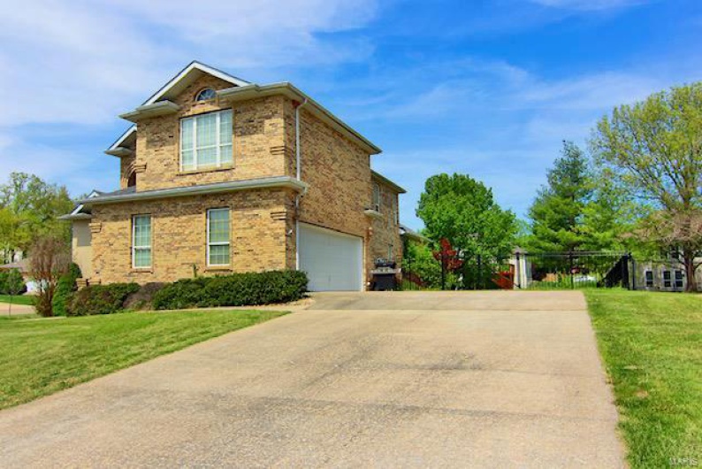 2062 Concord Place, Cape Girardeau, Missouri 63701, 4 Bedrooms Bedrooms, 9 Rooms Rooms,4 BathroomsBathrooms,Residential,For Sale,Concord,MAR24023382