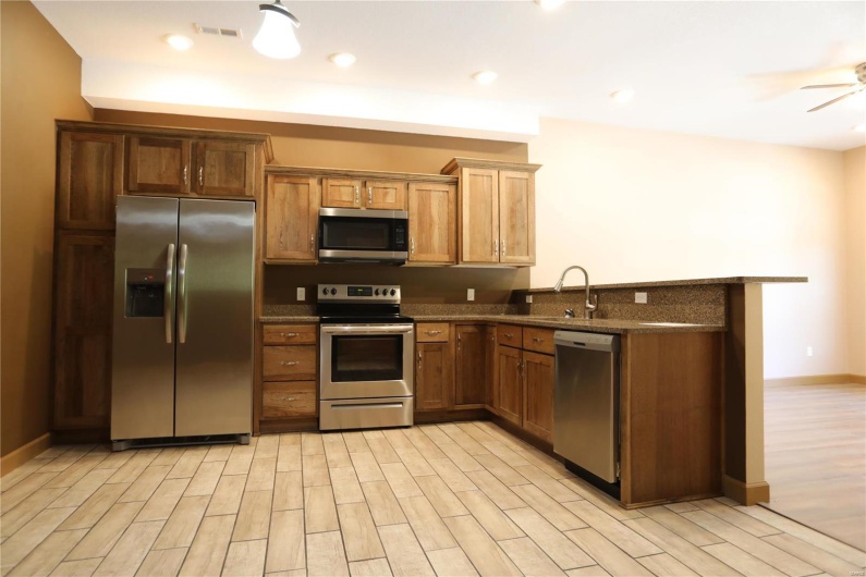 112 Mayson Lane, Poplar Bluff, Missouri 63901, 3 Bedrooms Bedrooms, 7 Rooms Rooms,2 BathroomsBathrooms,Residential,For Sale,Mayson,MAR24025252