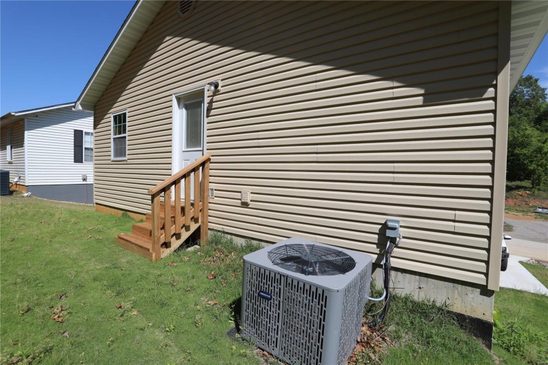112 Mayson Lane, Poplar Bluff, Missouri 63901, 3 Bedrooms Bedrooms, 7 Rooms Rooms,2 BathroomsBathrooms,Residential,For Sale,Mayson,MAR24025252