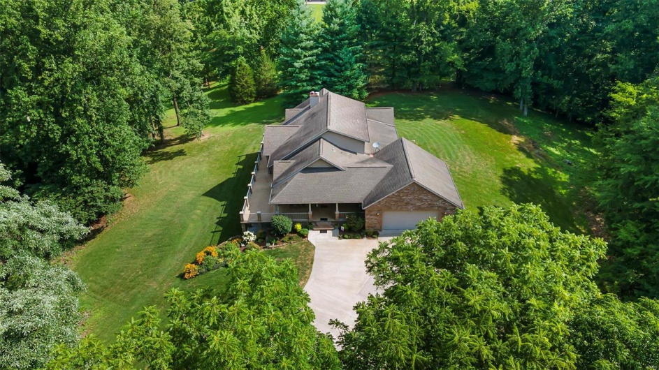 304 Timberlake Lane, Cape Girardeau, Missouri 63701, 5 Bedrooms Bedrooms, 13 Rooms Rooms,3 BathroomsBathrooms,Residential,For Sale,Timberlake,MAR24049670