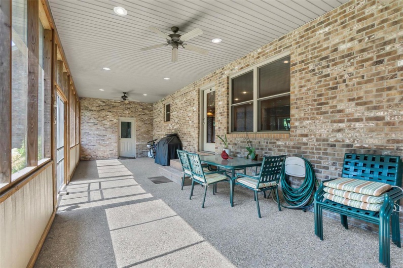 304 Timberlake Lane, Cape Girardeau, Missouri 63701, 5 Bedrooms Bedrooms, 13 Rooms Rooms,3 BathroomsBathrooms,Residential,For Sale,Timberlake,MAR24049670