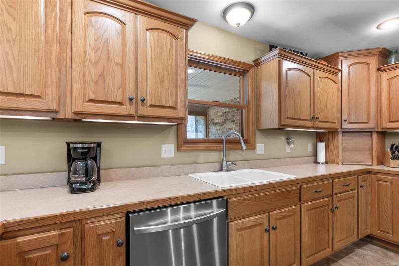 304 Timberlake Lane, Cape Girardeau, Missouri 63701, 5 Bedrooms Bedrooms, 13 Rooms Rooms,3 BathroomsBathrooms,Residential,For Sale,Timberlake,MAR24049670