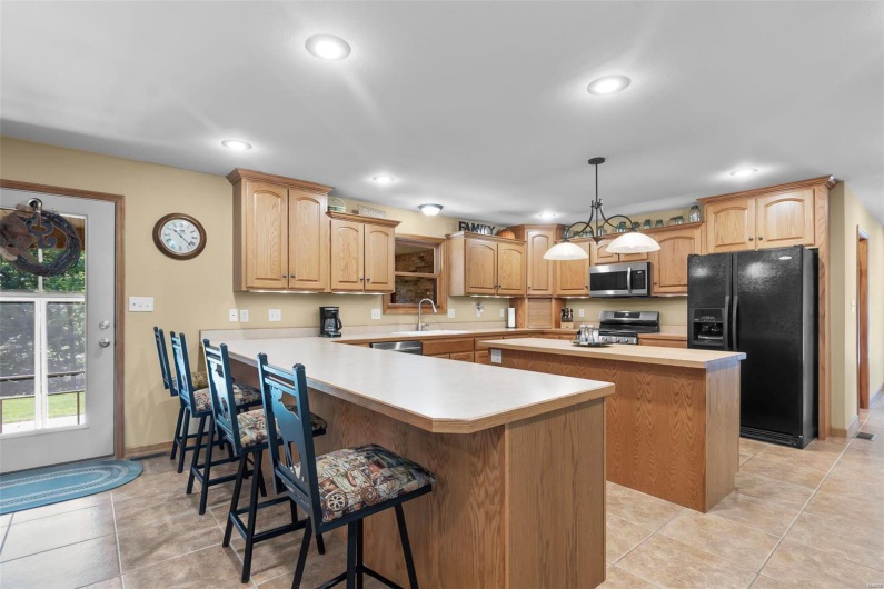 304 Timberlake Lane, Cape Girardeau, Missouri 63701, 5 Bedrooms Bedrooms, 13 Rooms Rooms,3 BathroomsBathrooms,Residential,For Sale,Timberlake,MAR24049670