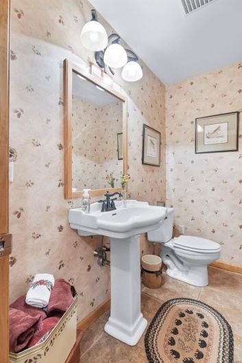 304 Timberlake Lane, Cape Girardeau, Missouri 63701, 5 Bedrooms Bedrooms, 13 Rooms Rooms,3 BathroomsBathrooms,Residential,For Sale,Timberlake,MAR24049670