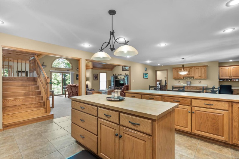 304 Timberlake Lane, Cape Girardeau, Missouri 63701, 5 Bedrooms Bedrooms, 13 Rooms Rooms,3 BathroomsBathrooms,Residential,For Sale,Timberlake,MAR24049670